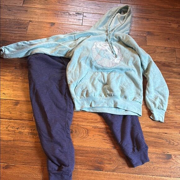 Women’s Cozy Brewery sweatshirt and cozy fleece Sherpa lined Sweatpants Set - Picture 1 of 10